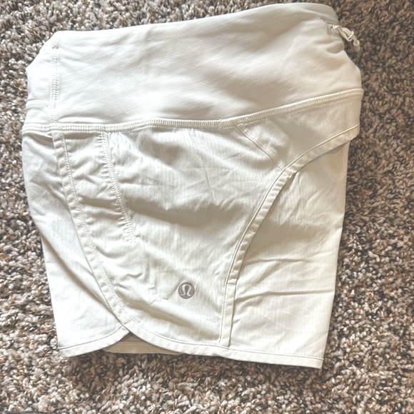 lululemon athletica Women's White Shorts - Picture 1 of 5
